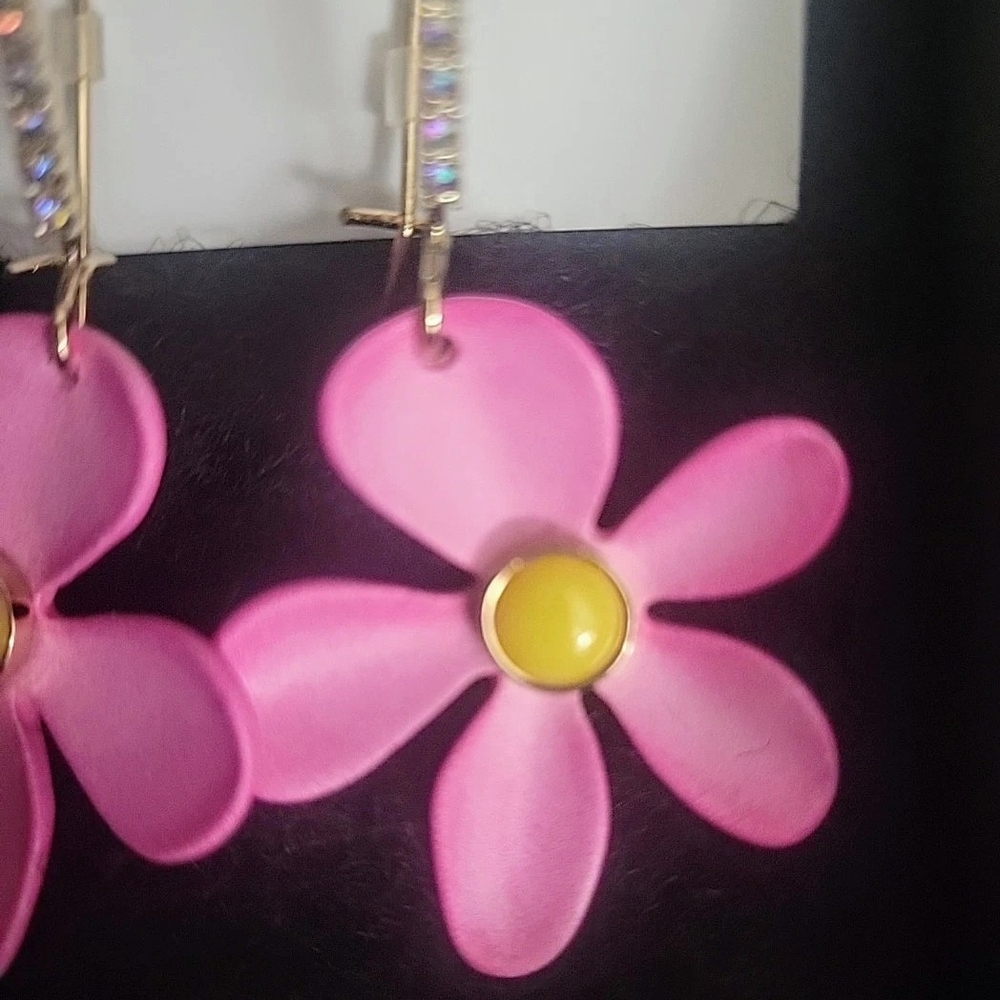 NWT Gorgeous Betsey Johnson Flower Drop Earings Pink Gold Tiny Crystals (#4) - Picture 2 of 5